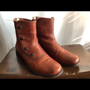 Brown leather Boots